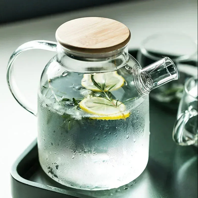 Théière en verre avec infuseur